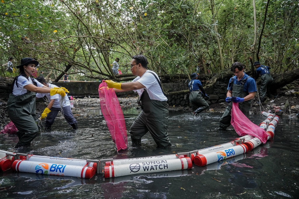 Jaga Ekosistem, BRI Bersih-Bersih Sungai hingga Edukasi Pengelolaan Sampah