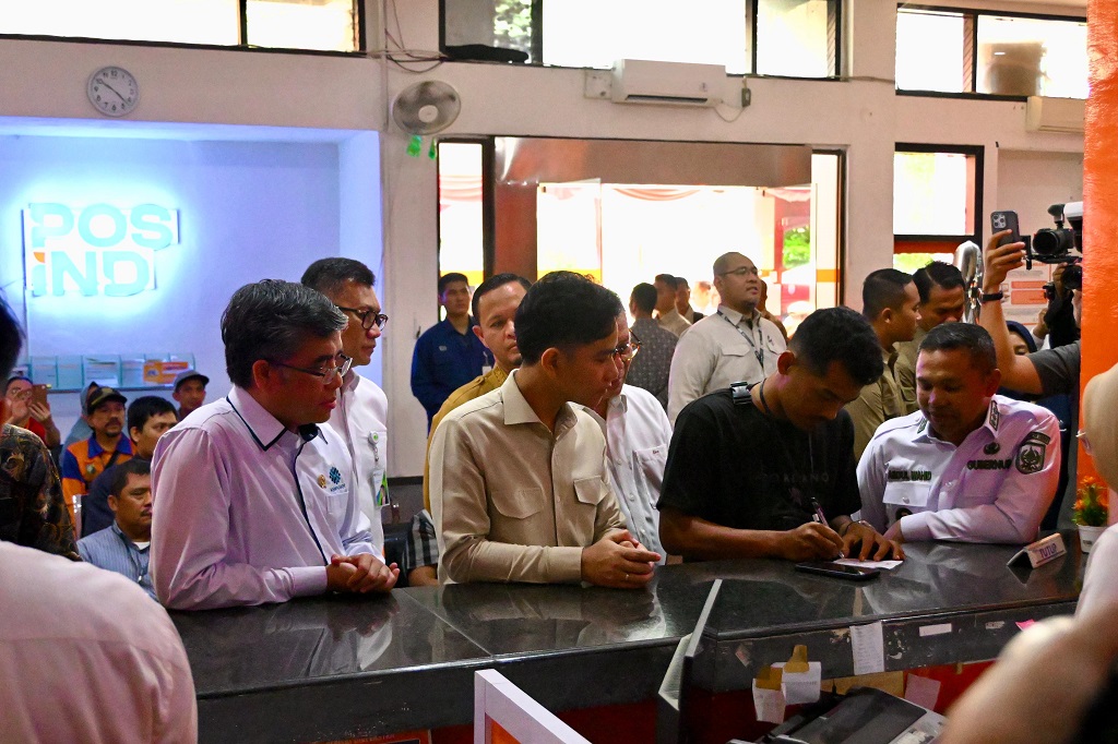 Gibran Cek Penyaluran BSU di Riau, Ingatkan Jangan Dipakai Buat Judol 