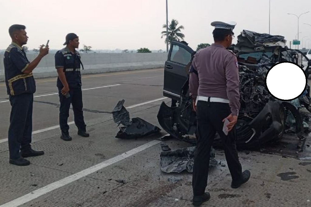 Kecelakaan Maut Mobil Tabrak Truk di Tol JTTS Lampung Selatan, 2 Orang Tewas 3 Luka