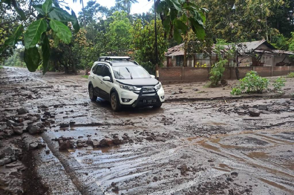Fakta-Fakta Dahsyatnya Banjir Lahar Dingin Lewotobi Laki-Laki: Tutup Jalan Trans Flores