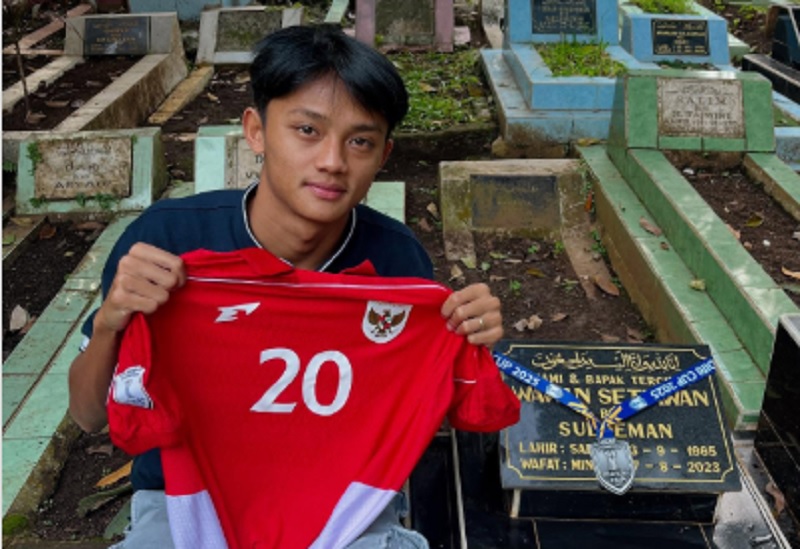 Haru! Achmad Maulana Persembahkan Medali AFF U-23 untuk Almarhum Ayahnya