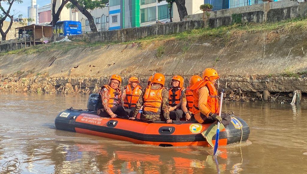 Pramono Ajak Kadis Susur Sungai Ciliwung Naik Perahu Karet: Jantung Jakarta ketika Banjir