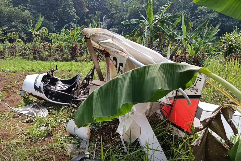 Breaking News: Pesawat Latih Jatuh di Bogor, 1 Orang Tewas