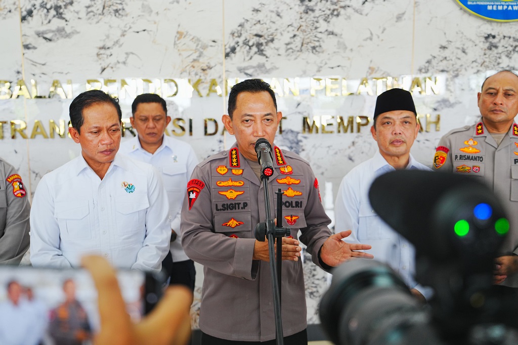 Kapolri Tinjau Penanganan Karhutla di Kalbar, Sebut Titik Api Terus Menurun 