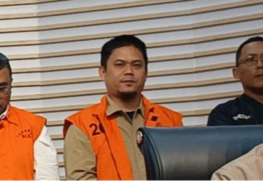 Jadi Tersangka Suap, Bupati Koltim Abdul Azis Minta Fee Proyek Rp9 Miliar