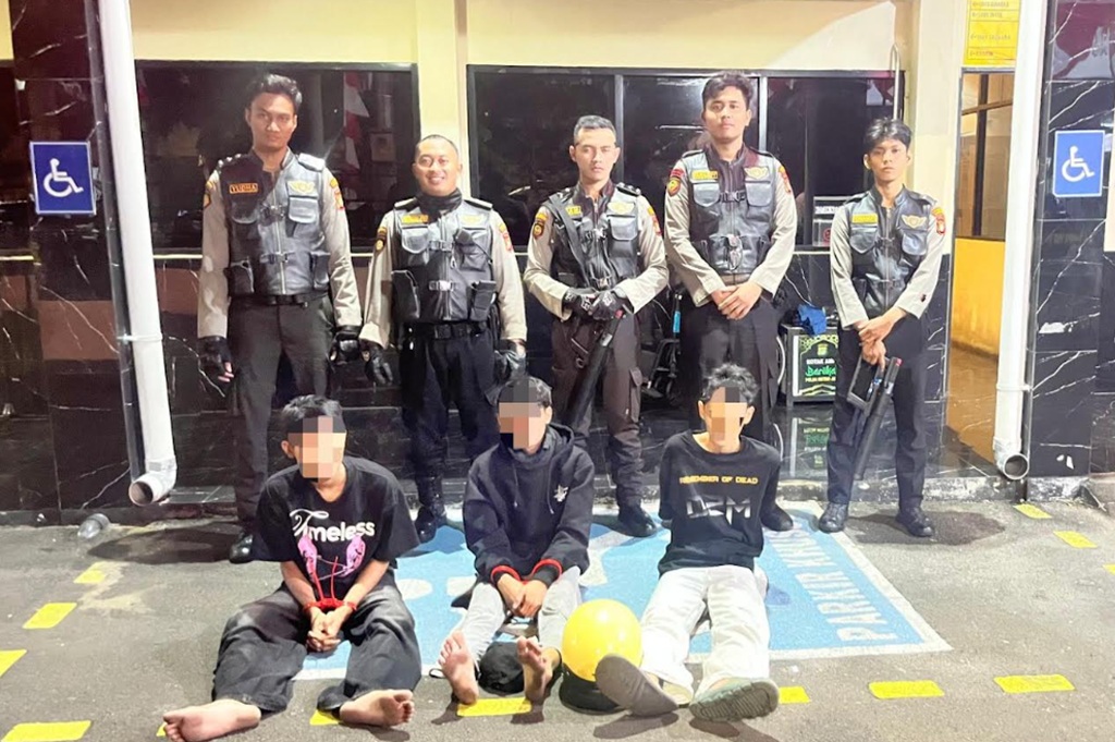 Polisi Tangkap 4 Pemuda Diduga Hendak Tawuran di Kramat Sentiong Jakpus
