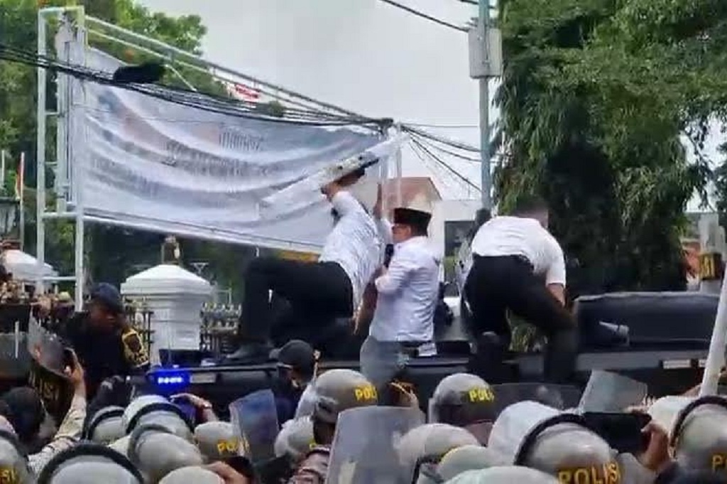 Terungkap! Ini Ucapan Bupati Pati Sudewo saat Dilempari Botol oleh Warga Pendemo