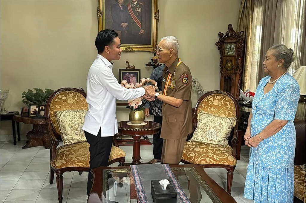 Wapres Gibran Kunjungi Try Sutrisno, Antar Undangan HUT ke-80 RI di Istana
