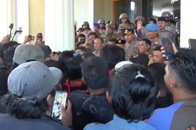 Demo Tolak Kenaikan PBB di Bone Ricuh, Mahasiswa Bentrok dengan Satpol PP