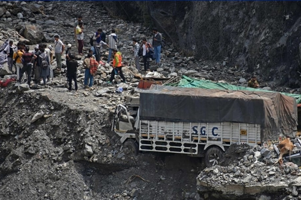 Peziarah Hindu Disapu Banjir Bandang di Kashmir, 46 Orang Tewas Ratusan Hilang