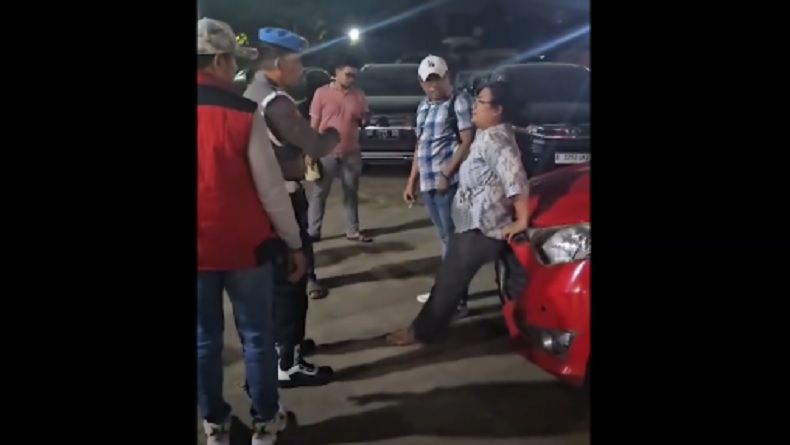 Polisi dan Pegawai Finance di Makassar Bersitegang saat Akan Eksekusi Mobil