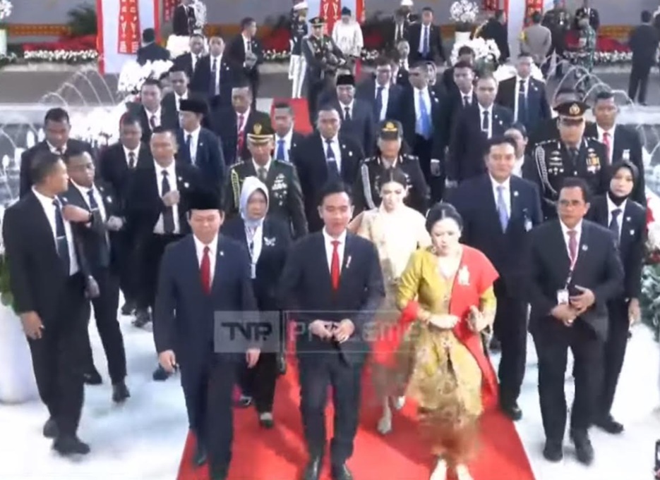 Wapres Gibran Tiba di Kompleks Parlemen Hadiri Sidang Tahunan MPR, Disambut Puan