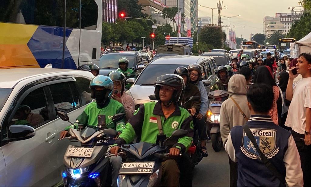 Jalan MH Thamrin Depan Sarinah Macet Jelang Karnaval Budaya HUT ke-80 RI