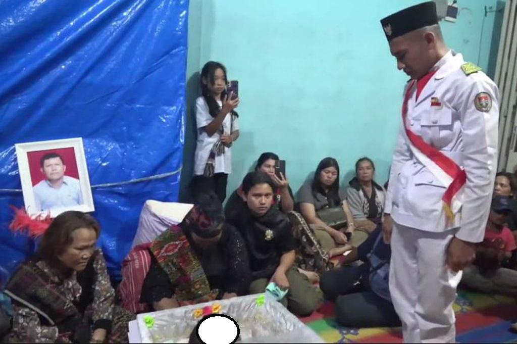 Viral Kisah Haru Kevin Komandan Paskibra di Humbahas, Tetap Bertugas saat Ayah Meninggal