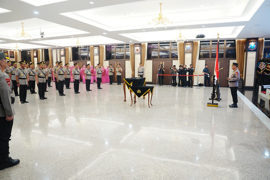 Kapolri Lantik Irjen Karyoto Jadi Kabaharkam Polri
