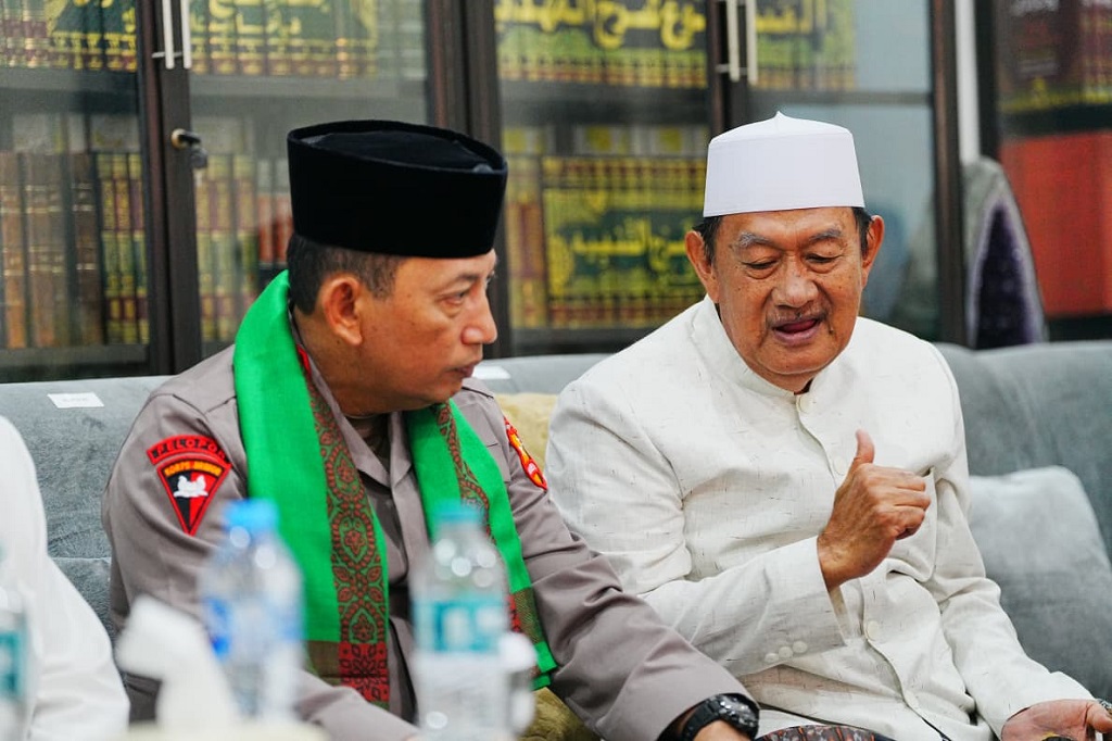 Kapolri Temui Gus Ubed di Ponpes Langitan Tuban, Jaga Silaturahmi dengan Ulama