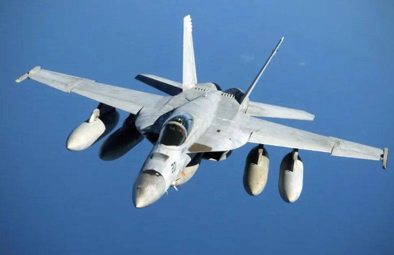 Jet Tempur F/A-18 Hornet AS Tabrak Gunung, Picu Kebakaran Hutan