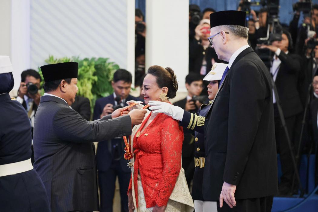 Bangga! Christine Hakim Dianugerahkan Tanda Kehormatan oleh Prabowo