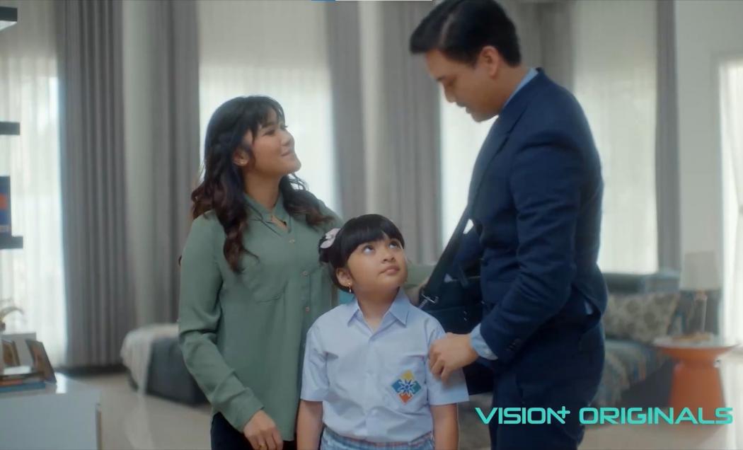 Streaming Gratis di Vision+ Series Catatan Hati Seorang Istri Eps 1: Hanna Mulai Curiga