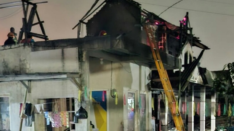 Rumah Dua Lantai di Padalarang Bandung Barat Hangus Terbakar