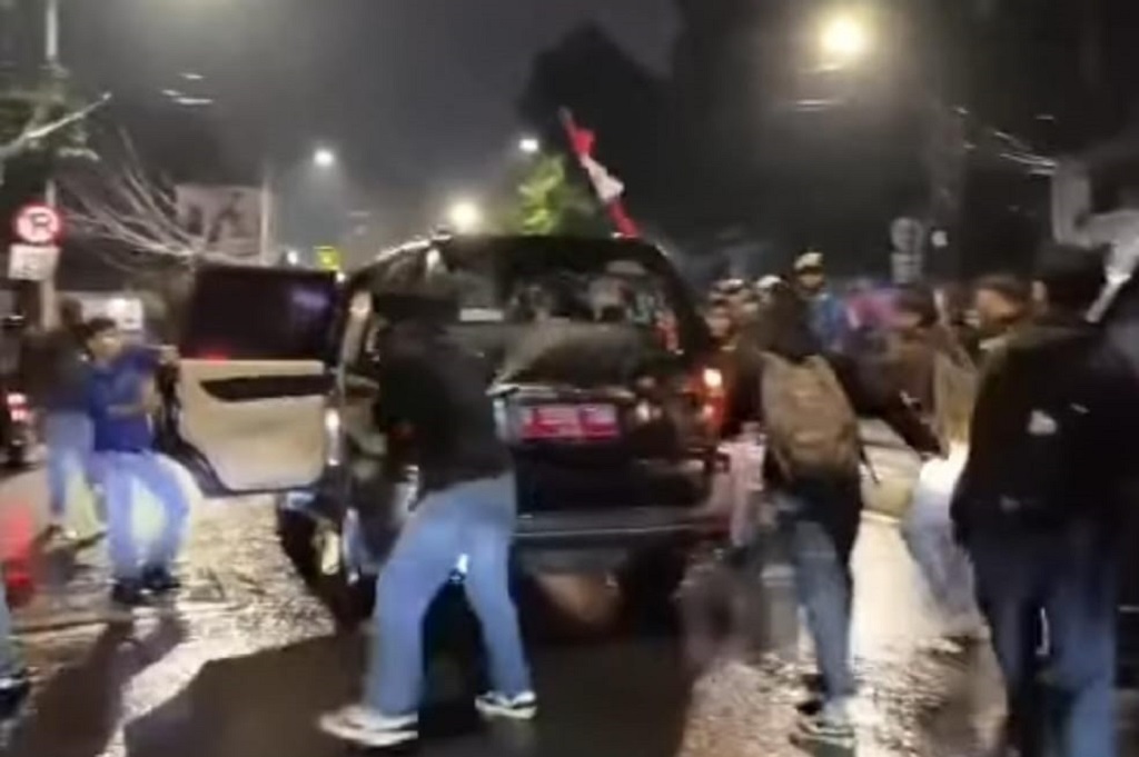Kronologi Mobil Lurah Manggarai Selatan Diamuk Massa Demo 25 Agustus