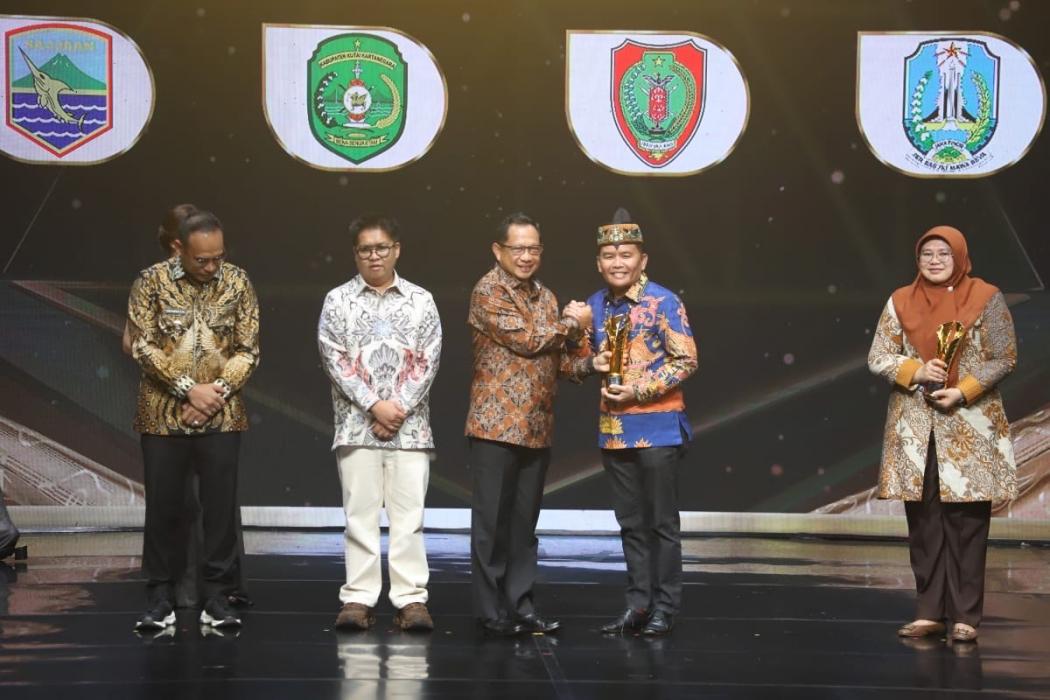 Pemimpin Daerah Awards 2025, Para Pejabat Tampilkan Ciri Khas Wilayahnya Lewat Busana