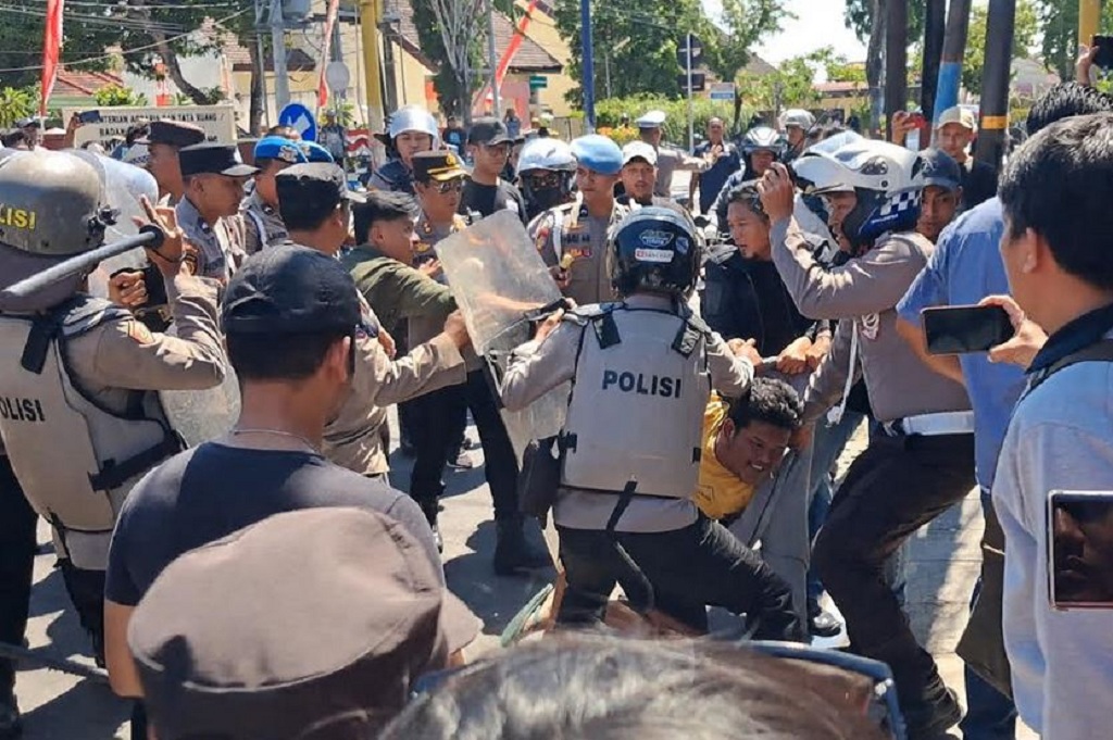 Demo Ricuh Mahasiswa di Sampang, Polisi Tangkap 1 Orang Diduga Provokator