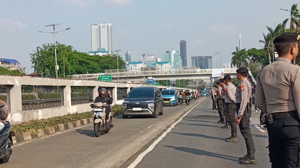 Ada Demo Mahasiswa di DPR, Lalu Lintas Jalan Gatot Subroto Padat
