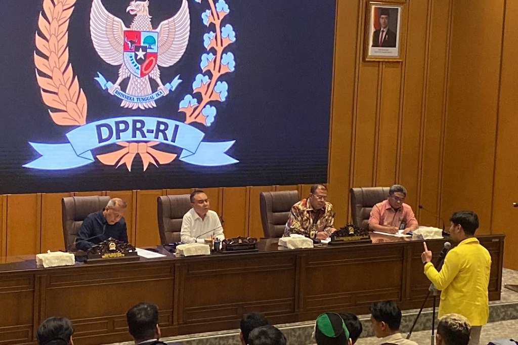 Ketua BEM UI Sindir Anggota DPR: Ekonomi Lesu, Wakil Rakyat Malah Joget