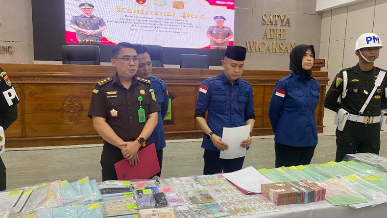 Kejati Geledah Rumah Mantan Gubernur Lampung, Uang hingga Emas Disita