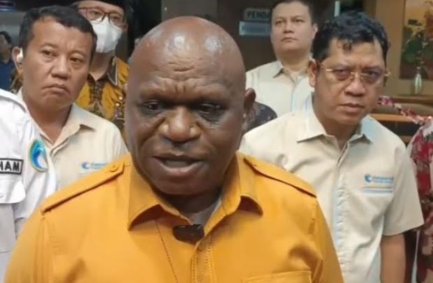 Jenguk Korban Kerusuhan di Bandung, Menteri HAM: Pemerintah Jamin Seluruh Biaya Perawatan