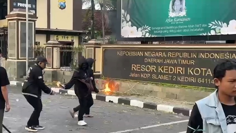 2 Pelempar Molotov ke Polres Kediri Kota Ditangkap
