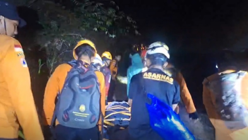 6 Remaja Terjebak di Air Terjun Sarasah Barasok Dievakuasi Tim SAR
