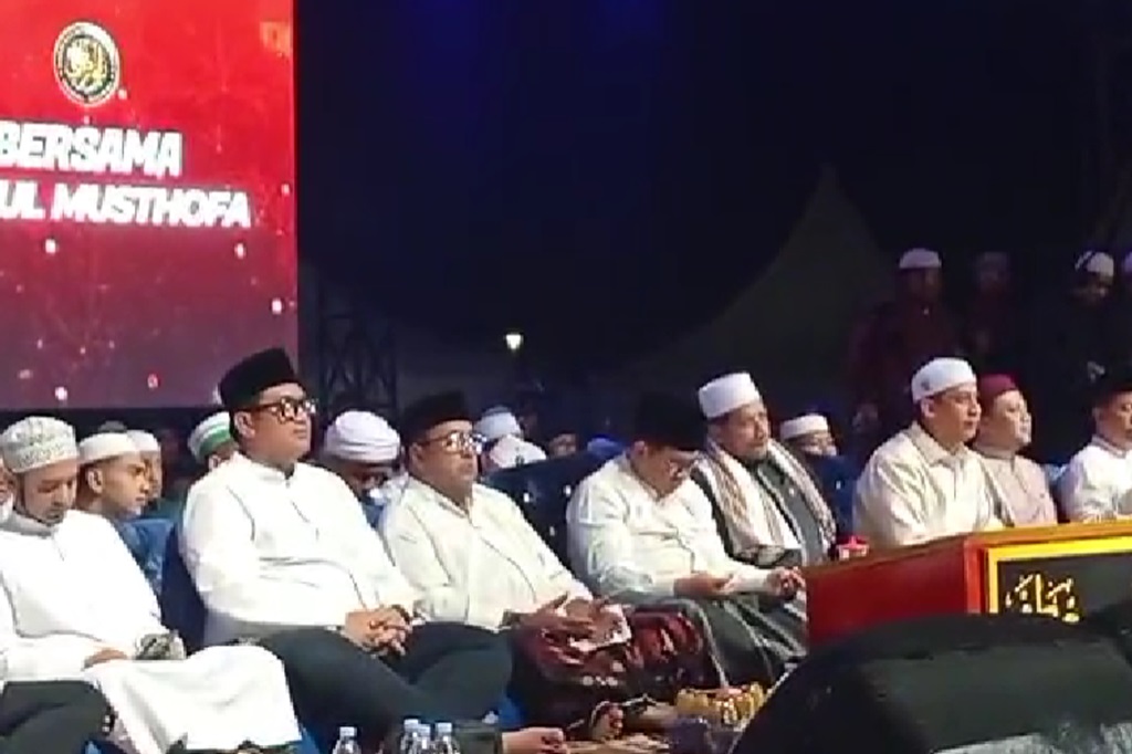 Pramono-Rano Hadiri Jakarta Bershalawat di Monas, Disambut Ribuan Jemaah