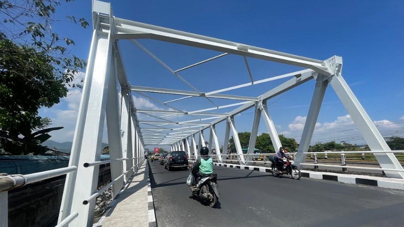 Selesai Direnovasi, Ini Penampakan Jembatan Dayeuhkolot di Bandung