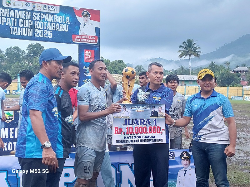 Sukses Digelar, Bupati Kotabaru Resmi Tutup Turnamen Sepak Bola Bupati Cup 2025