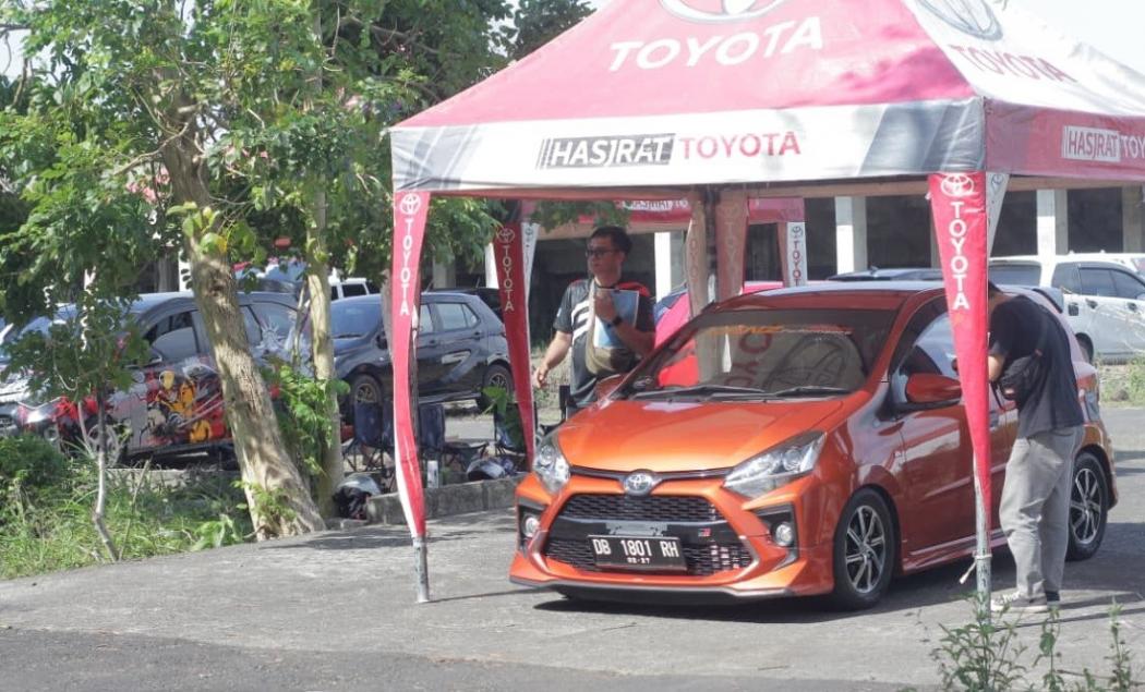 Unik, Komunitas Mobil Toyota Agya Club Gelar Drag Race di Depan Pembalap Nasional 