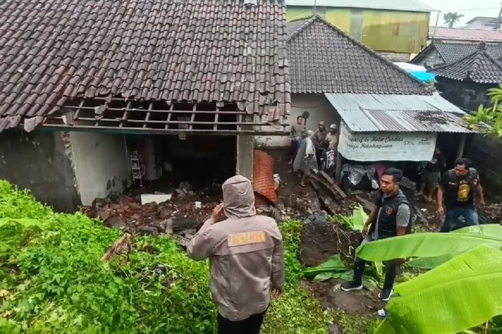 Bali Diguyur Hujan Deras, 2 Warga Gianyar Tewas Tertimpa Tembok Rumah Roboh