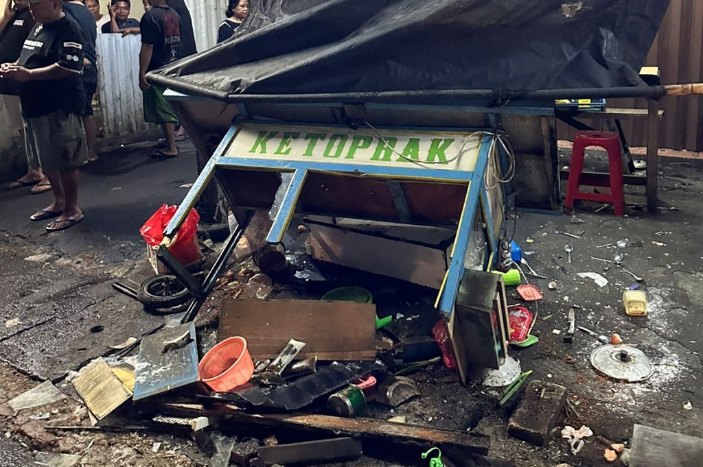 Beli Ketoprak Kurang Rp3.000, Pria di Depok Ngamuk Hancurkan Gerobak Pedagang