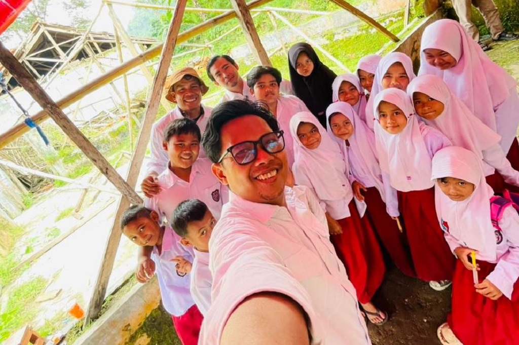 Politisi Perindo Endang Sutanto Dorong Pemerataan Pendidikan di Cianjur: Anak Desa Ciawitali Berhak Sekolah Layak