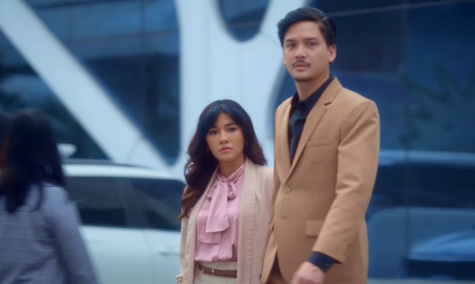 Baskara Mahendra Terciduk Liburan Bareng Selingkuhan di Eps 5 Series Catatan Hati Seorang Istri VISION+
