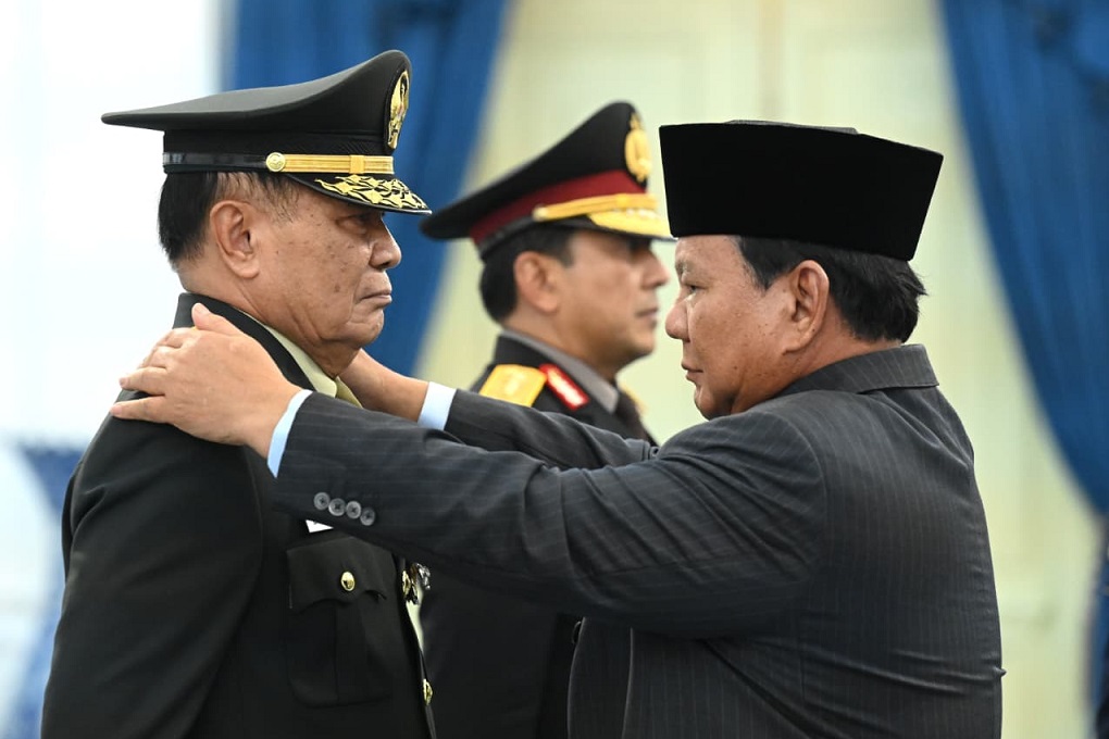Momen Prabowo Sematkan Pangkat Jenderal Kehormatan ke Djamari Chaniago dan Ahmad Dofiri