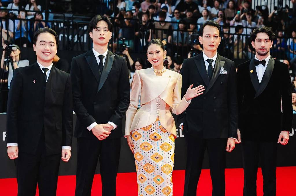 Viral Fedi Nuril Pakai Celak di BIFF 2025, Netizen: Kayak Ojan