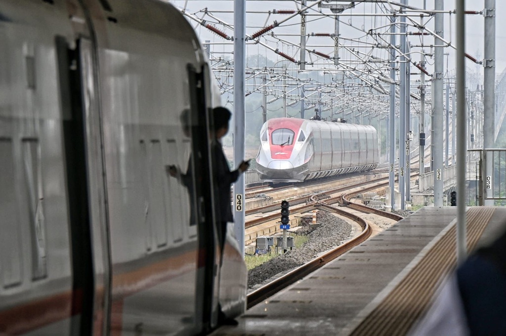 Tingkatkan Kenyamanan Penumpang, Akses ke Stasiun Whoosh Karawang Dipercepat 