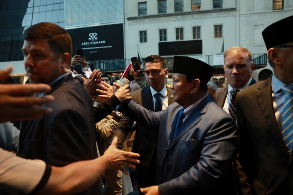 Momen Presiden Prabowo Disambut Hangat Diaspora RI saat Tiba di AS
