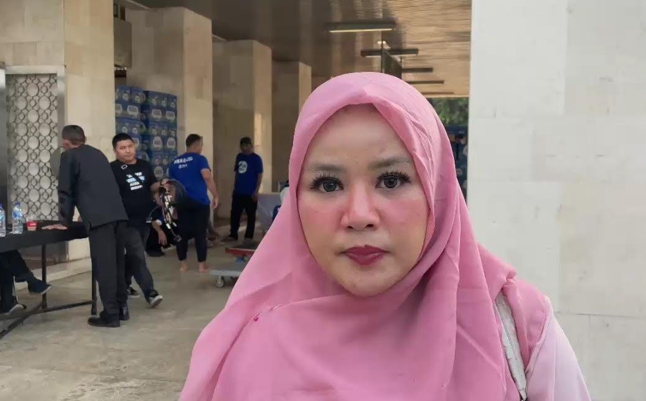 Jemaah Antusias Ingin Sholawatan Bersama Gus Azmi di Cahaya Hati Indonesia iNews