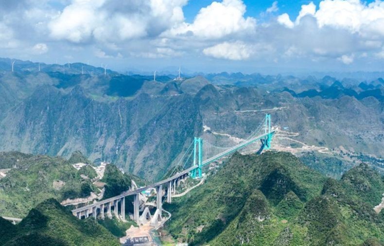 Jembatan Tertinggi di Dunia Dibuka di China, Menjulang 625 Meter di Pegunungan