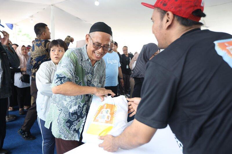 Rayakan HUT ke-27, Bank Mandiri Gelar Pasar Murah di Nawasena 