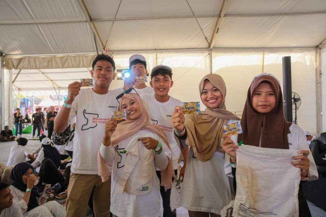 Mandiri Looping for Life Edukasi 1.000 Siswa Mandalika dan Perkuat UMKM di MotoGP 2025