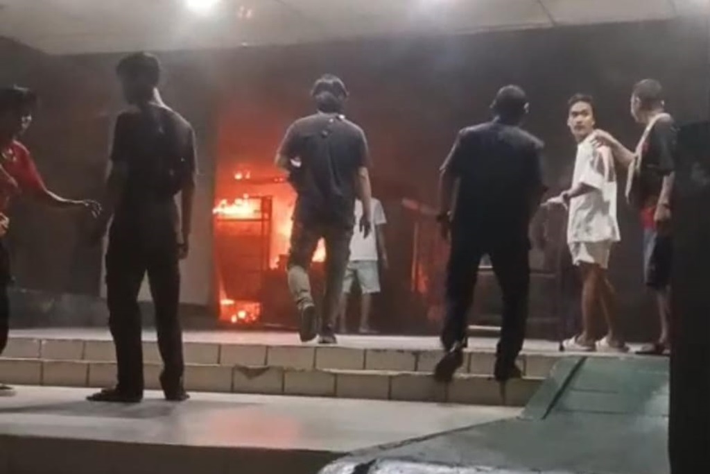 Kebakaran Kios HP di Glodok Plaza, 25 Personel Damkar Dikerahkan